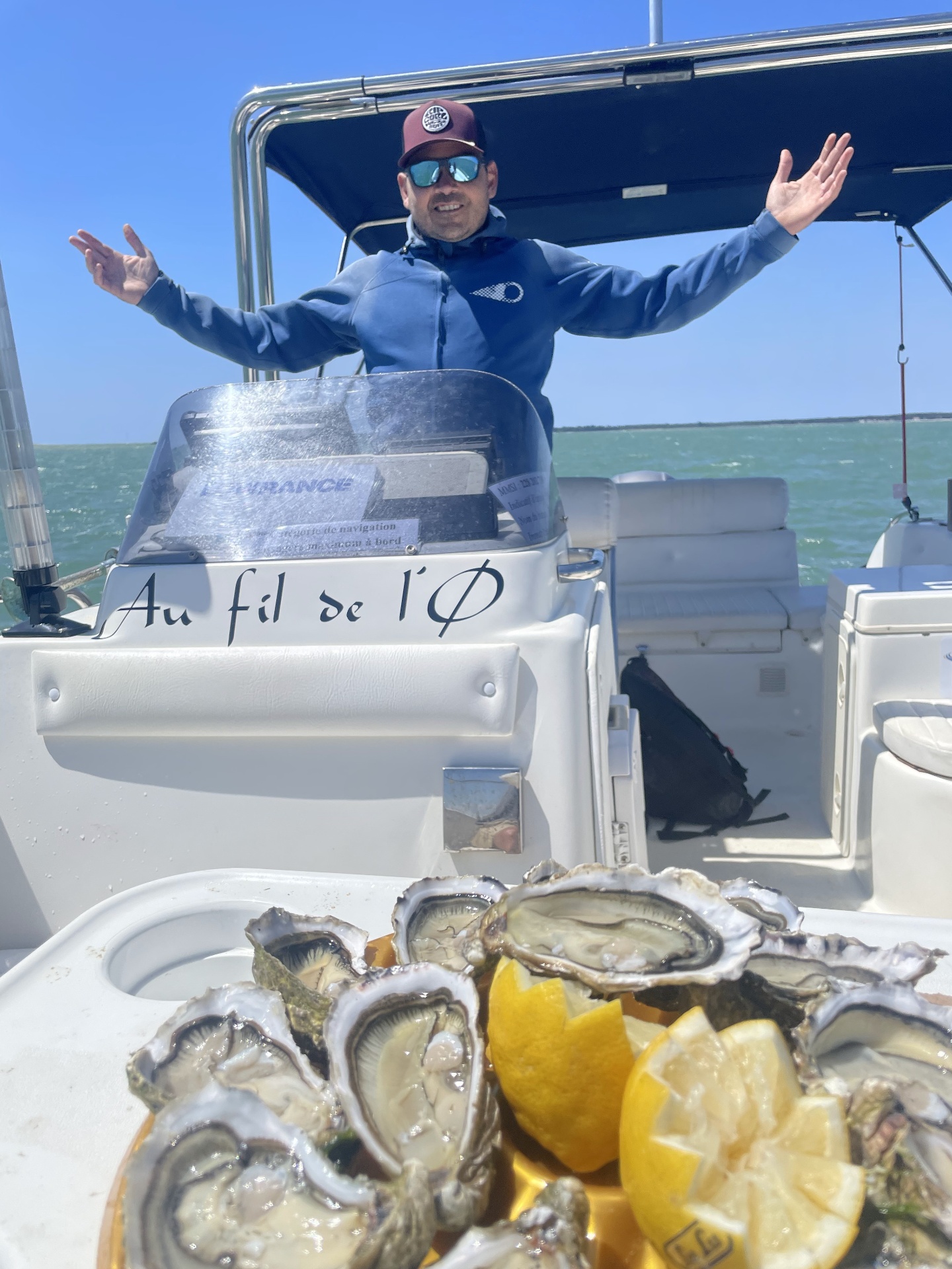 Le skipper d'Au Fil de l'O à bord du Tramblou